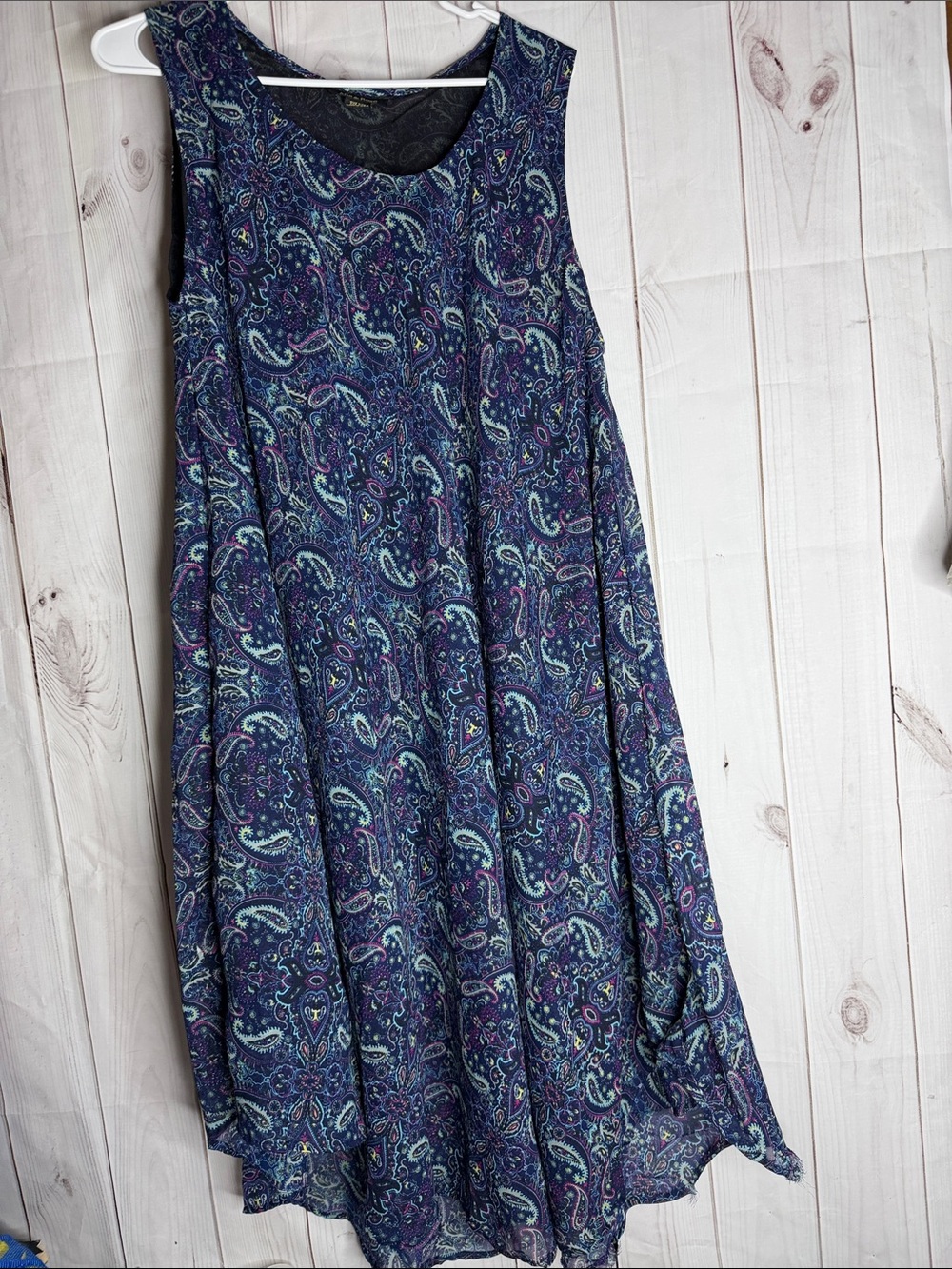 Beautiful, Flowy, and fully lined Sleeveless Navy Paisley Dress. OS-1153